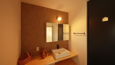 洗面室＆扉デザイン (木陰でゆったり暮らす家)