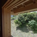 名古屋の石場建ての写真 小屋裏の庇と木製建具