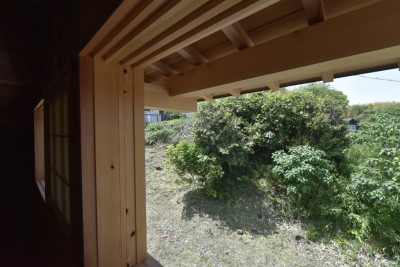 小屋裏の庇と木製建具 (名古屋の石場建て)