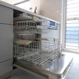 ドイツ製「ミーレ」食洗機 (刈谷市R様邸『白とブルーグレーが美しいマテリアルハウス』)