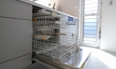 刈谷市R様邸『白とブルーグレーが美しいマテリアルハウス』 (ドイツ製「ミーレ」食洗機)