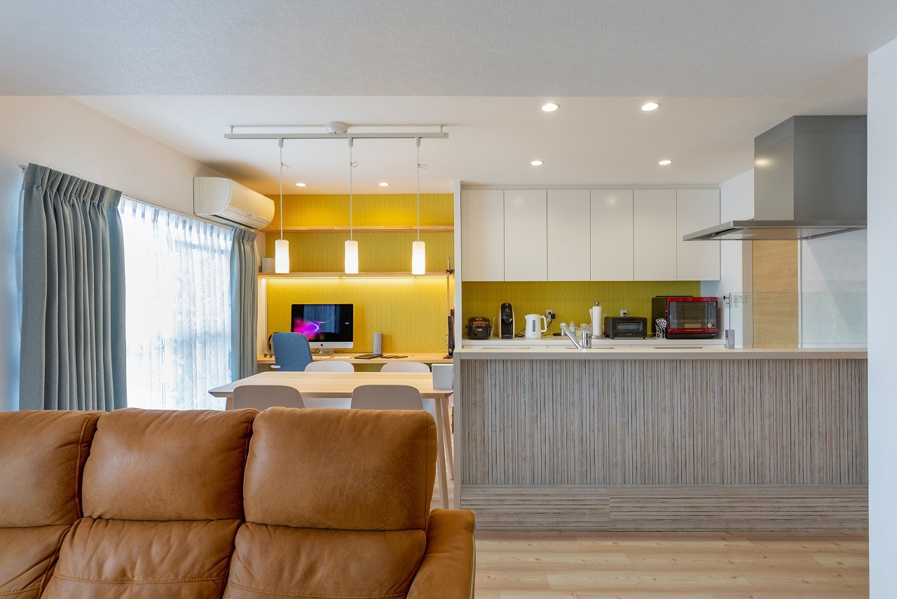 キッチン事例：オーダーキッチン（名古屋市Ｔ様邸『築35年のマンションを、壁を取り払い、動線も優れた明るいナチュラル空間に』）