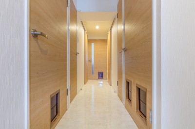 廊下 (名古屋市Ｔ様邸『築35年のマンションを、壁を取り払い、動線も優れた明るいナチュラル空間に』)
