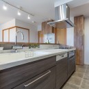 刈谷市Ｔ様邸『キッチンから暮らしを変える』の写真 コーリアン天板を採用したオーダーキッチン