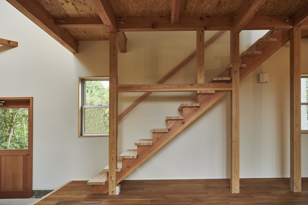 リビングダイニング事例：階段（The small & well-ventilated houseー小さくて風通しのよい家ー）