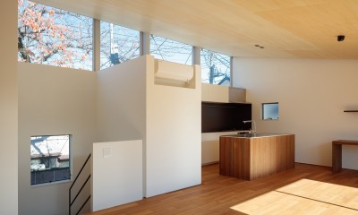 桜並木と暮らす家［こだわりのキッチンとバーベキューもできるデッキテラス］ (2階LDK)
