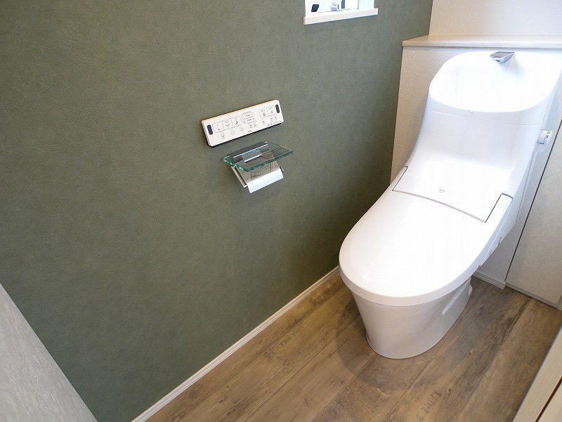 バス/トイレ事例：アクセントウォールがかっこいいトイレ（刈谷市Y様邸『プライベートサロンスペースのある自由設計の家』）