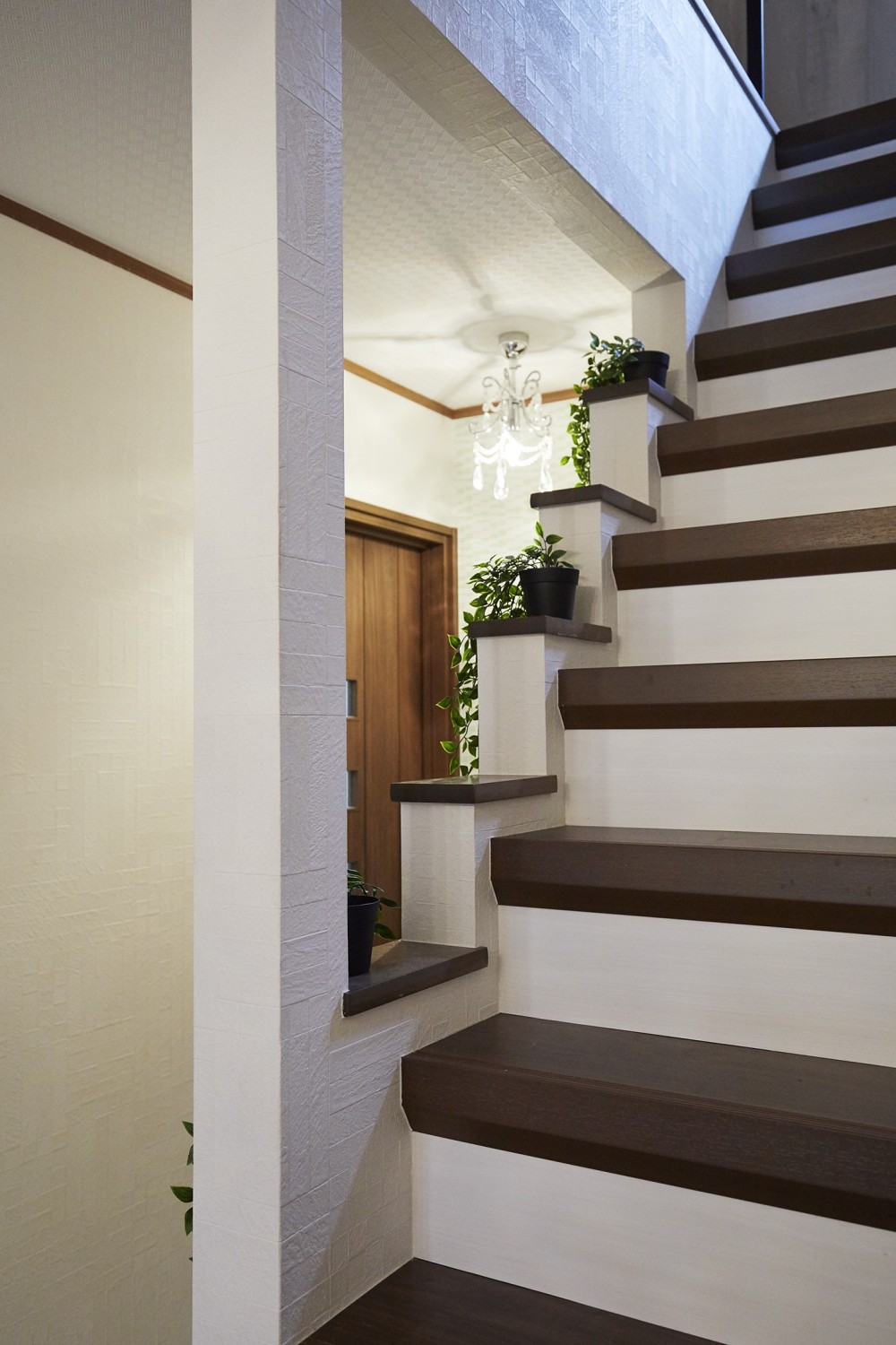 自由で快適な新時代の2世帯住宅 (階段)