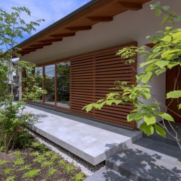 木立にくらす家　～雑木の庭が気持ちいい 避暑地のようなすまい～-木立にくらす家