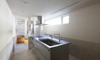 キッチン｜－間口2.7ｍの狭小住宅－「8.8坪の家」
