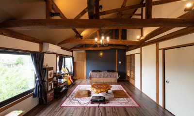 残して活かすリフォームで、築80年の日本家屋を和洋・新旧のミックス感を楽しむ家に (シアタールーム)