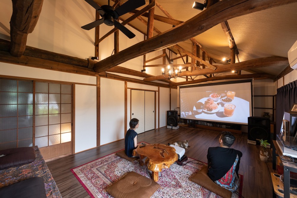 アートリフォーム「残して活かすリフォームで、築80年の日本家屋を和洋・新旧のミックス感を楽しむ家に」