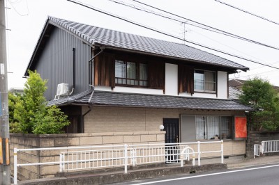 外壁・屋根 (残して活かすリフォームで、築80年の日本家屋を和洋・新旧のミックス感を楽しむ家に)