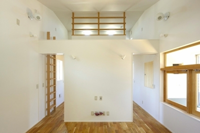 屋根裏部屋は子どもたちの秘密基地！｜SUVACO(スバコ)