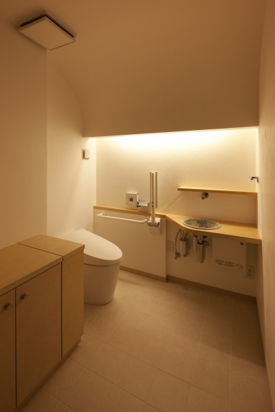 トイレ (十八間堂　～車椅子使用者のための平屋住宅～)