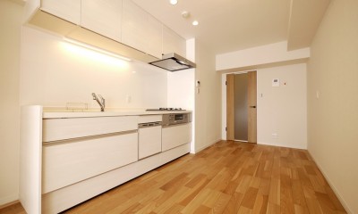 キッチン｜タイルと間接照明の高級感ある空間
