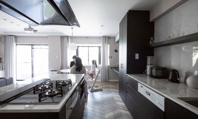 オリジナルキッチン｜クラシックとモダンが合わさる大人のマンションリノベーション