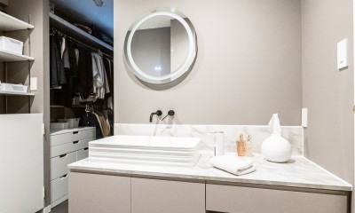 洗面台｜クラシックとモダンが合わさる大人のマンションリノベーション