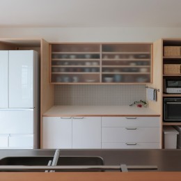 箕面のマンションリフォーム／温熱環境にこだわり、きめ細かにつくり込む (キッチン背面収納)