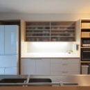 箕面のマンションリフォーム／温熱環境にこだわり、きめ細かにつくり込むの写真 キッチン背面収納　照明