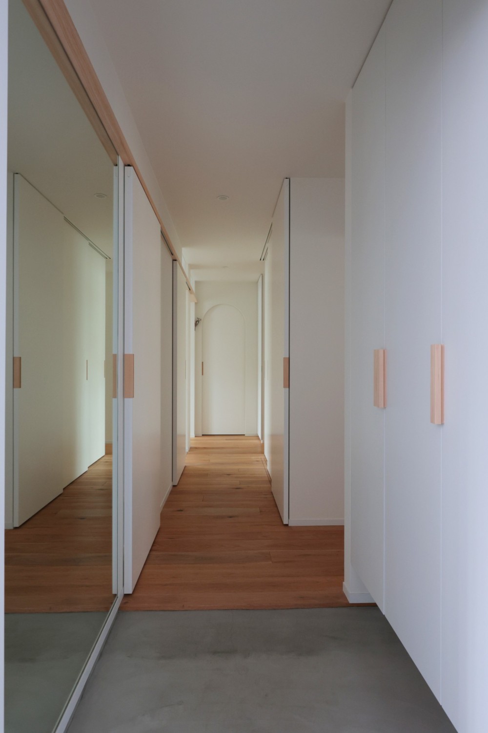箕面のマンションリフォーム／温熱環境にこだわり、きめ細かにつくり込む (玄関・廊下)