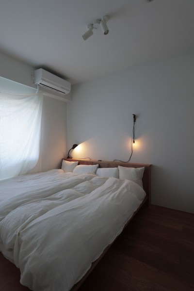 寝室 (朝霧のマンションリフォーム／一枚の壁で生まれる多様なスペース)