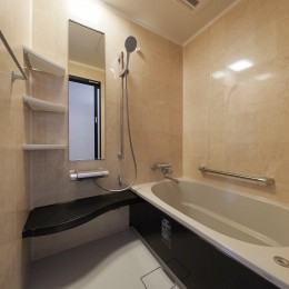 浴室1階 (風と光が通り抜ける温かな2世帯住宅)