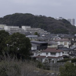 ”キタムキ　ノ　イエ”　北側の自然豊かな眺望を借景としながら、環境シミュレーションで住環境を最適化した住宅-外観遠景