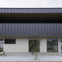 ”キタムキ　ノ　イエ”　北側の自然豊かな眺望を借景としながら、環境シミュレーションで住環境を最適化した住宅