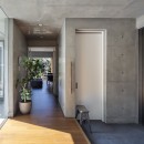 コンクリート打放し「H型プランの平屋」– 全ての部屋に光と風を –の写真 エントランスホール