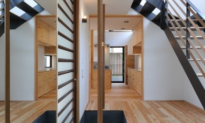 玄関｜Kamakura130 / 中庭型の鎌倉の住宅