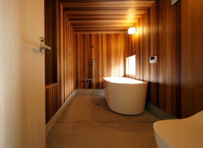 浴室 (ペッタンコハウス2 / 広い庭と薪ストーブのある暮らし)