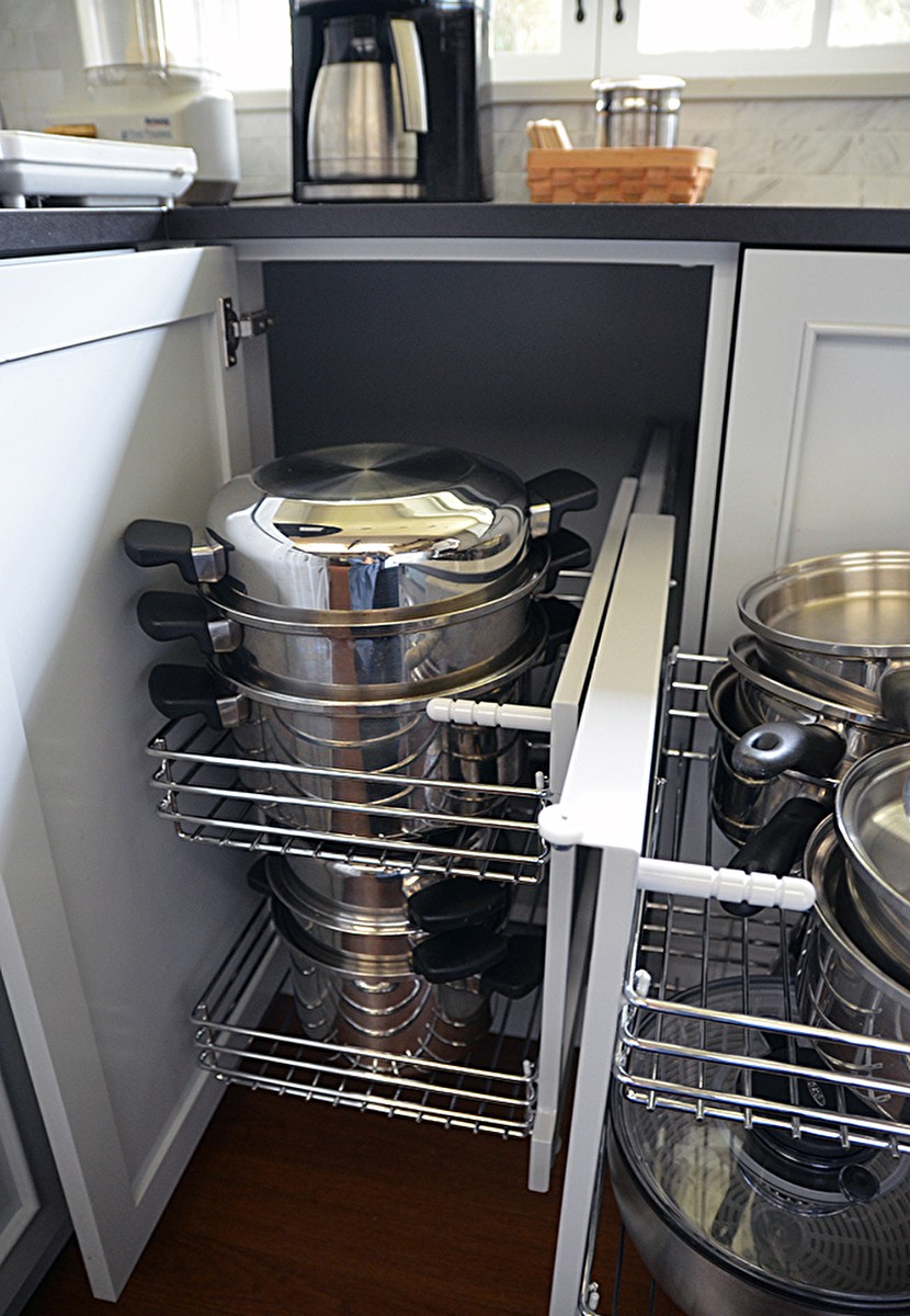 キッチン事例：たくさんの調理器具もスッキリと（M邸）