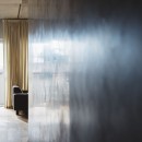 【参宮橋の住まい】ベネチアンスタッコによる美しい陰影を愉しむマンションリノベーションの写真 リビング