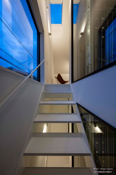 階段室 (ホームエレベーターのある家　OUCHI-47　地下+地上2階)