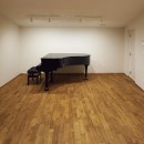 Allou Musica～防音性能50㏈の木造音楽ホールの写真 グランドピアノの置かれたホール