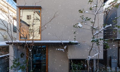 雪の日のファサード｜庭見る小居 - ささやかな居場所を散りばめた小さくておおらかな家（見学可能）