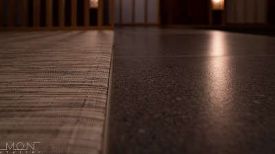 シルバーの畳とタイルの取り合い (和色〜和モダンマンションリノベーション～)