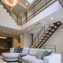 アマンジウォを旅する家の写真 抜け感を演出する階段デザイン