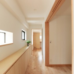 【神楽坂の住宅】古いＲＣ造戸建て住宅のリノベーション。家事をしやすく、暮らしやすい住まいに (3F廊下・個室)