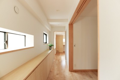3F廊下・個室 (【神楽坂の住宅】古いＲＣ造戸建て住宅のリノベーション。家事をしやすく、暮らしやすい住まいに)
