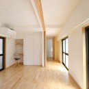 【神楽坂の住宅】古いＲＣ造戸建て住宅のリノベーション。家事をしやすく、暮らしやすい住まいにの写真 3F廊下・個室
