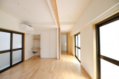 3F廊下・個室 (【神楽坂の住宅】古いＲＣ造戸建て住宅のリノベーション。家事をしやすく、暮らしやすい住まいに)