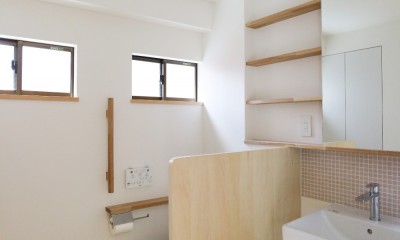【神楽坂の住宅】古いＲＣ造戸建て住宅のリノベーション。家事をしやすく、暮らしやすい住まいに (トイレ・洗面)