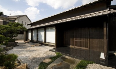 玄関アプローチ｜Re：150年　江戸末期の住宅を耐震改修を施してフルリノベーションする。