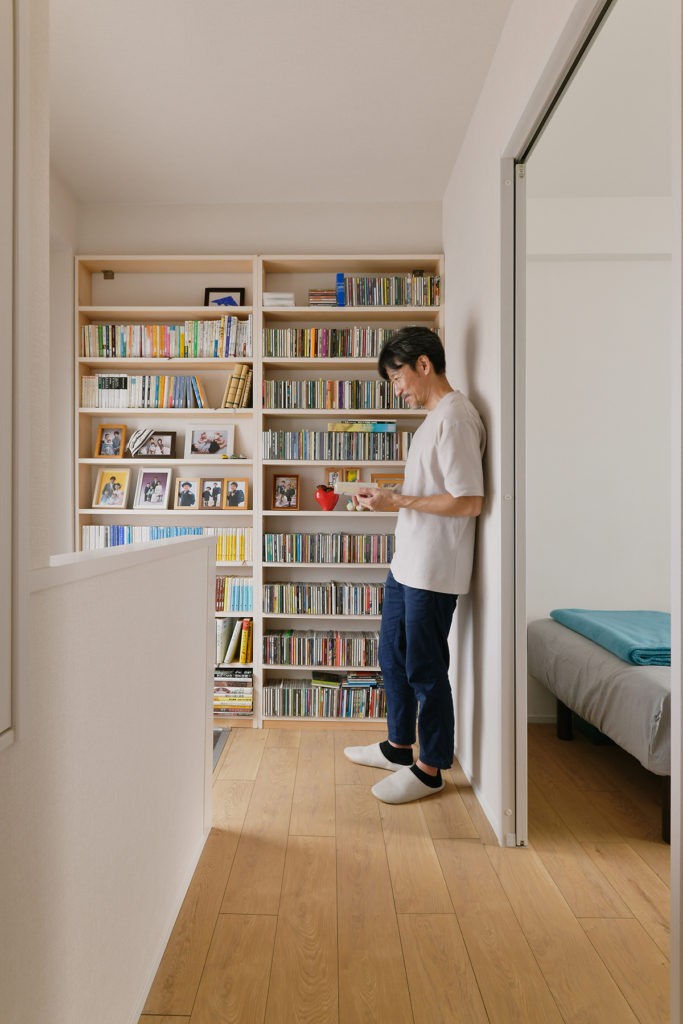 その他事例：階段上は図書室（子どもが暮らしやすいって、家族全員 暮らしやすい家ってこと。）