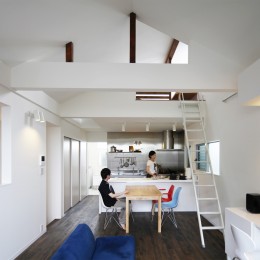 －屋根裏を狙え－「神戸の高台の家」＜リノベーション＞ (LDK)
