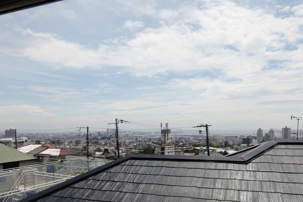 －屋根裏を狙え－「神戸の高台の家」＜リノベーション＞ (ロフトからの眺め)