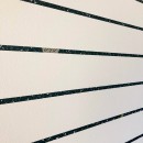 テイストの異なる壁紙を各空間に散りばめる。の写真 ストライプをよく見ると...