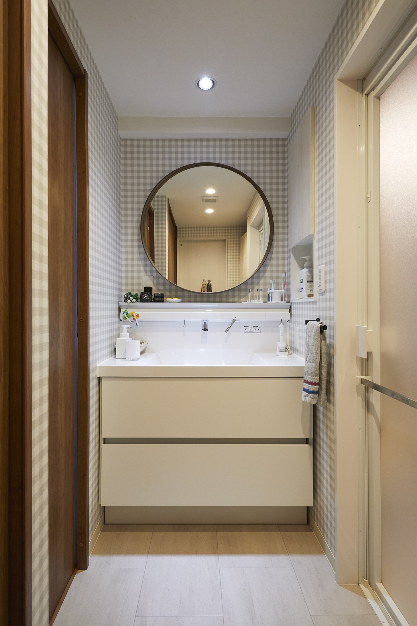 バス/トイレ事例：洗面化粧台（はめ込み式の壁パネルで 1LDK～3LDKまで可変する家）